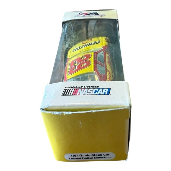 1/64 Motorsports Authentics #29 Kevin Harvick Shell Pennzoil Chevy Monte Carlo - Picture 3 of 6